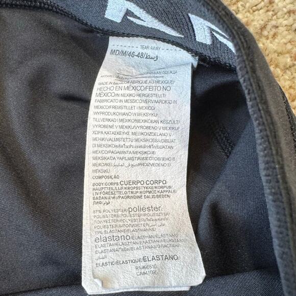 Under Armour shorts size medium,  Black & stretchy - Picture 6 of 6